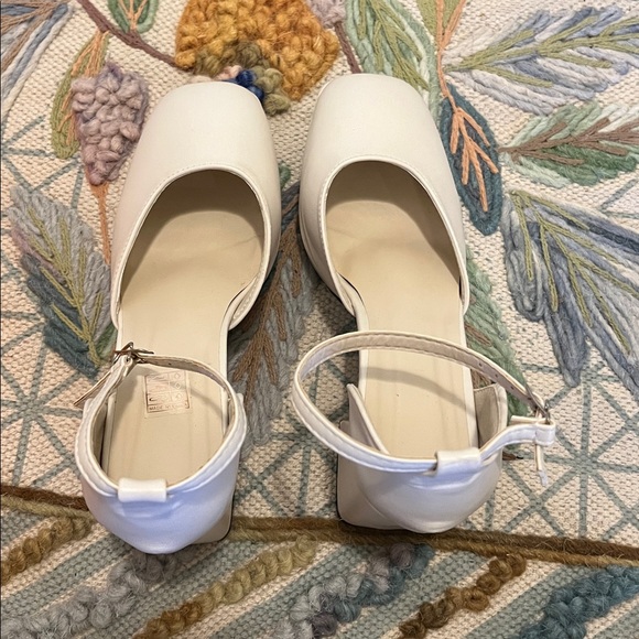 Cream / Off White Square Toe Mary Jane Heels - Picture 4 of 6